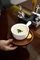 سوپ جو با شیر و خامه